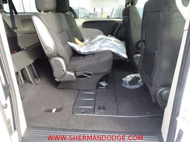 Dodge Grand Caravan 2017 photo 8